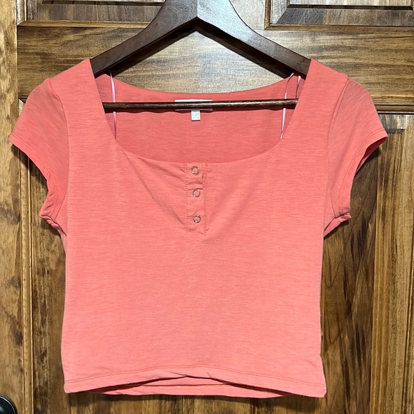 NWOT Cefian snap button double-lined crop top, coral, size large - Picture 4 of 9